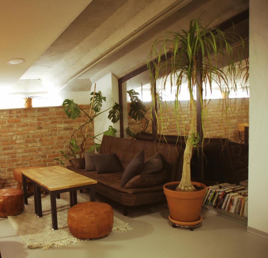 Garage Hostel Nova Gorica Eksteriør bilde