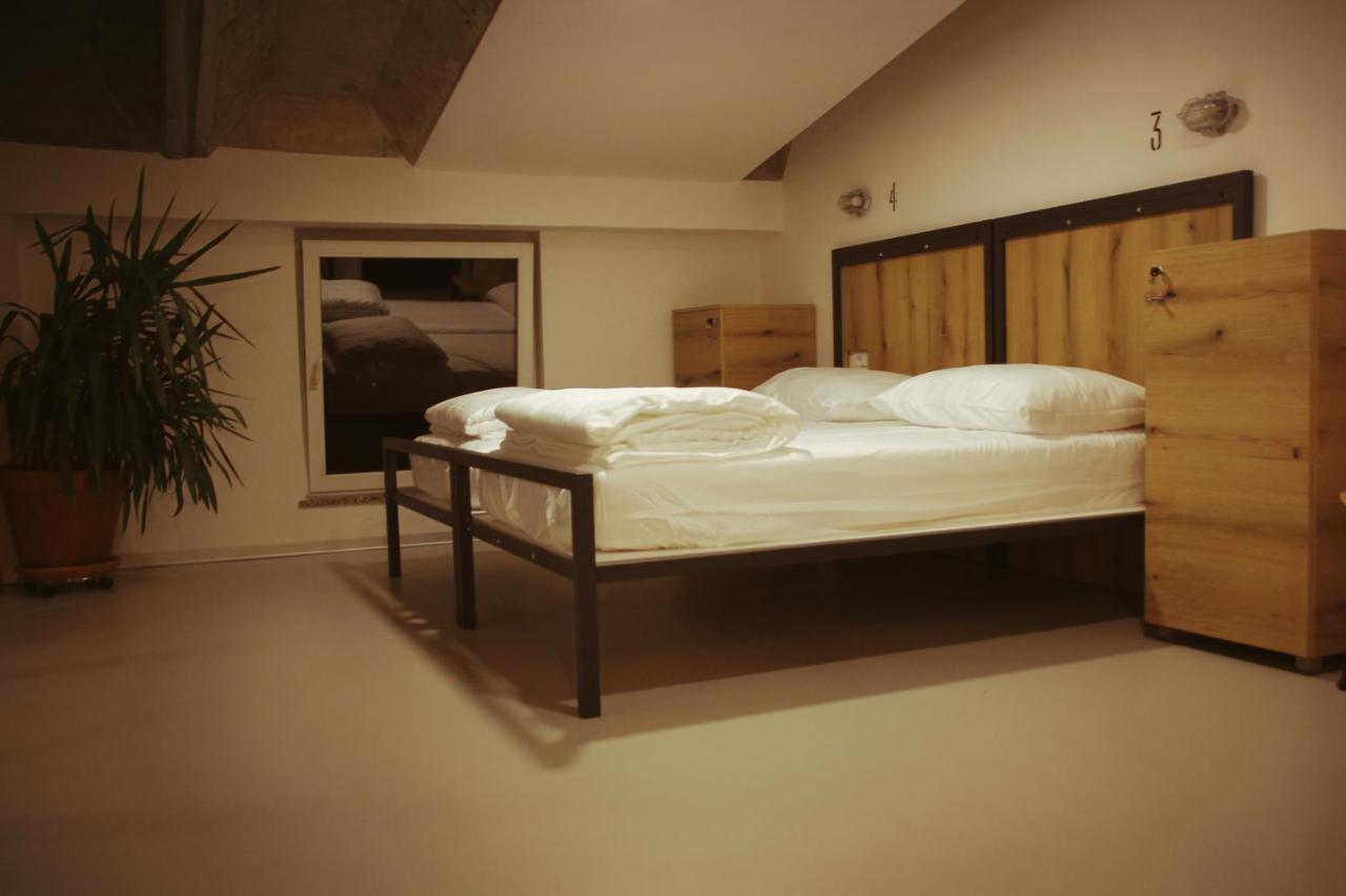 Garage Hostel Nova Gorica Eksteriør bilde