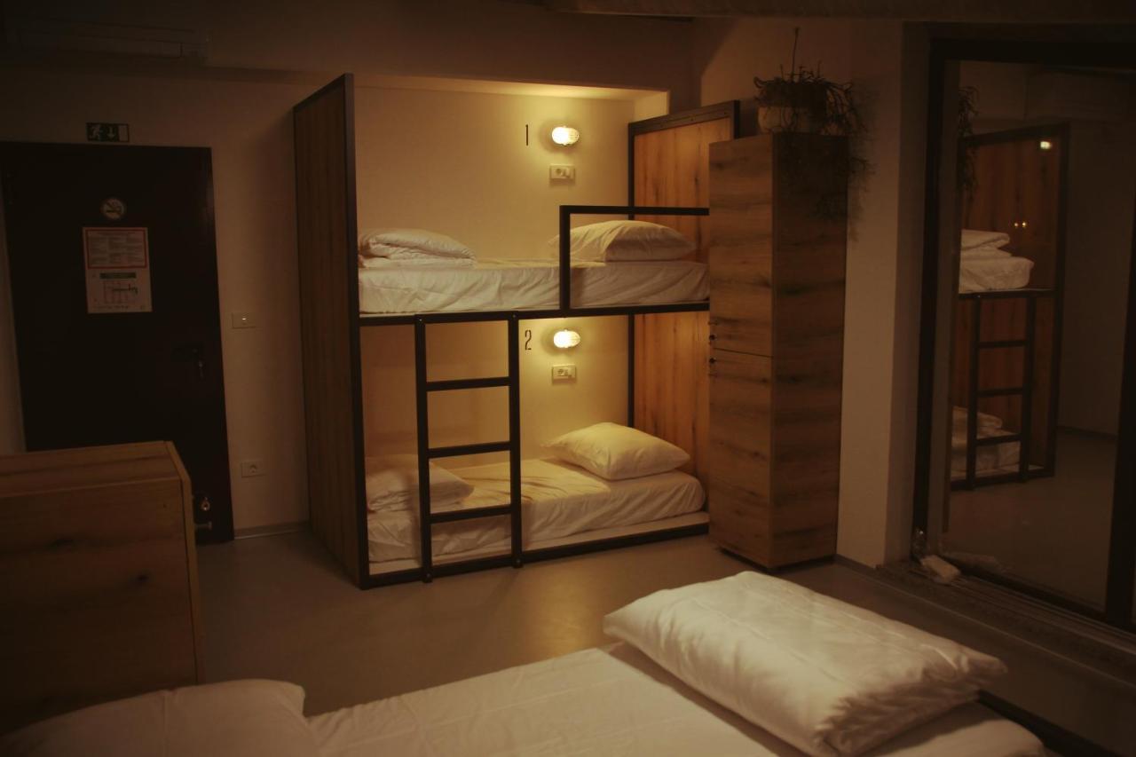 Garage Hostel Nova Gorica Eksteriør bilde