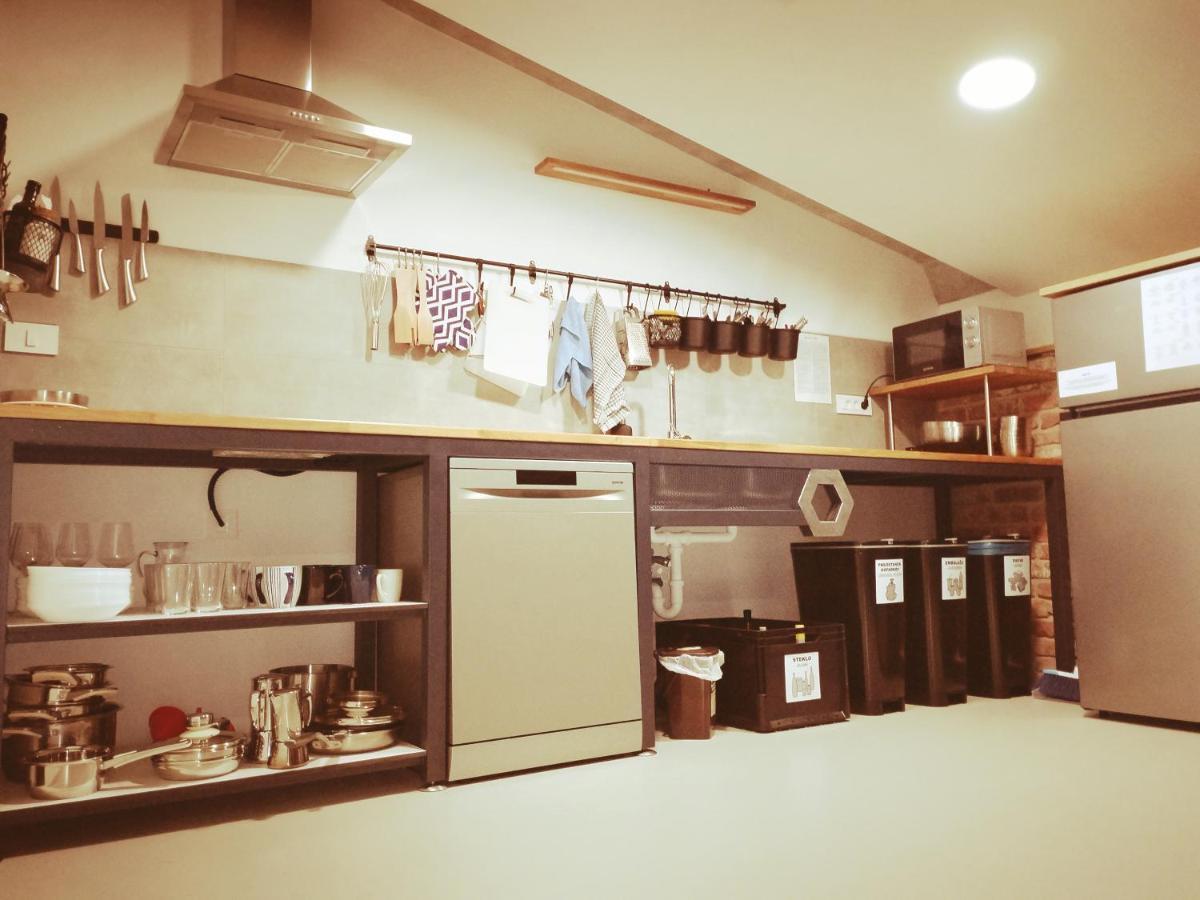 Garage Hostel Nova Gorica Eksteriør bilde