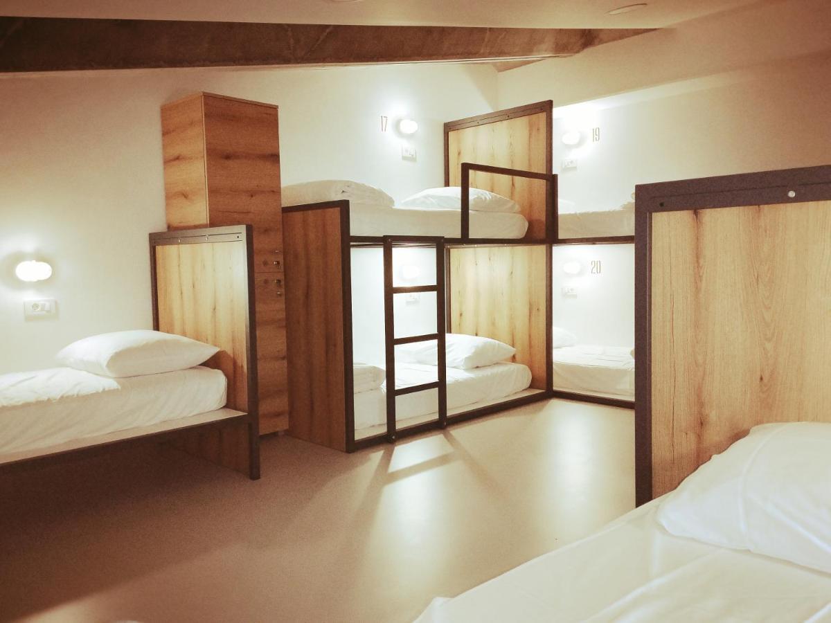 Garage Hostel Nova Gorica Eksteriør bilde