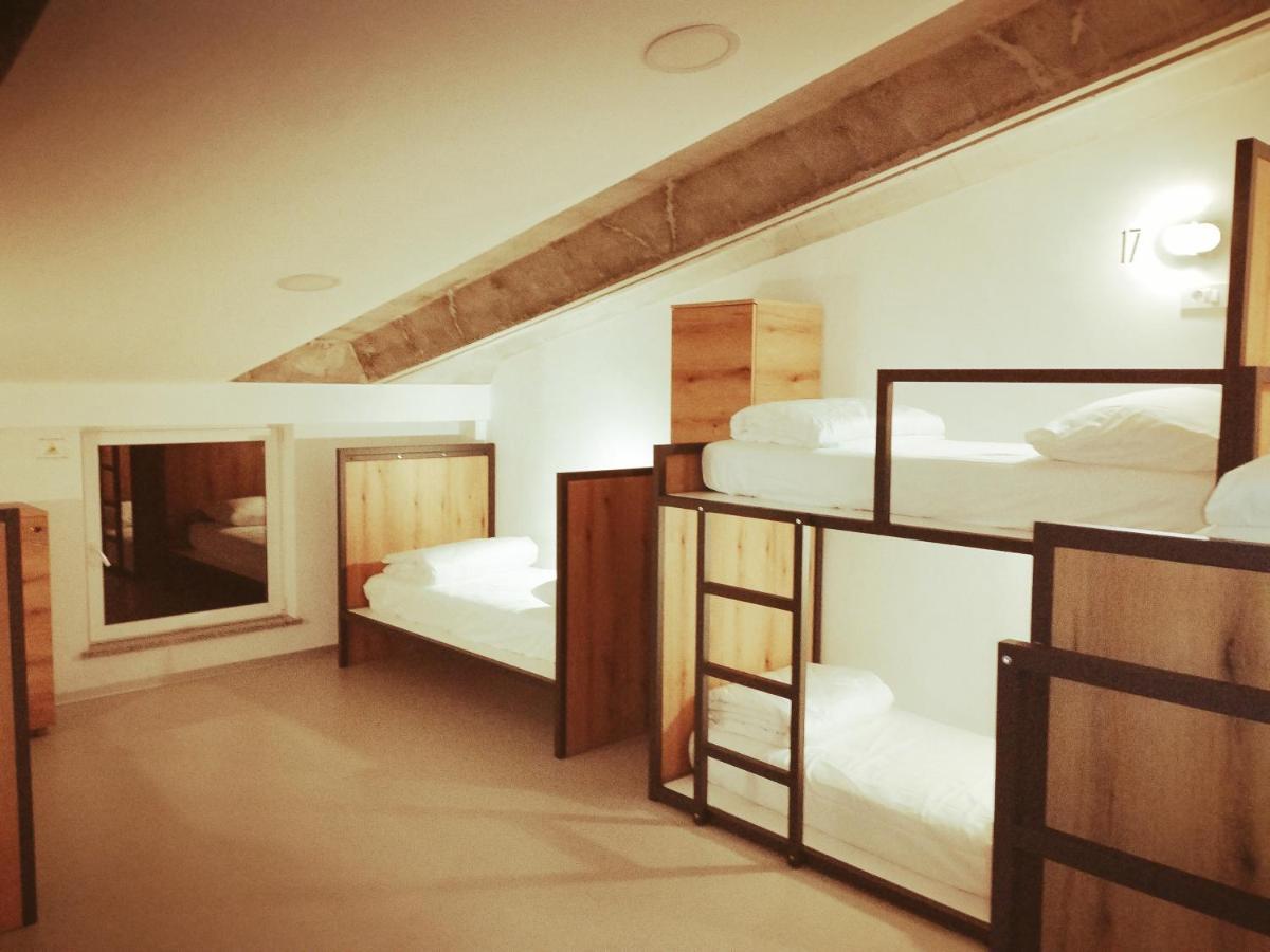 Garage Hostel Nova Gorica Eksteriør bilde