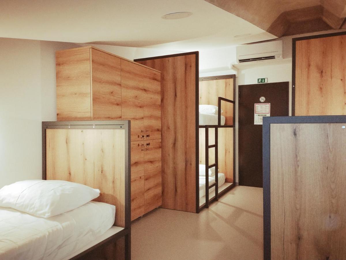 Garage Hostel Nova Gorica Eksteriør bilde