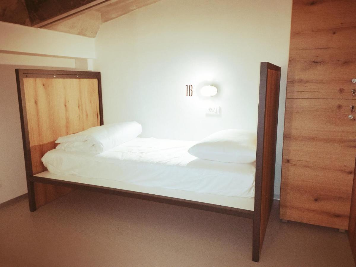 Garage Hostel Nova Gorica Eksteriør bilde