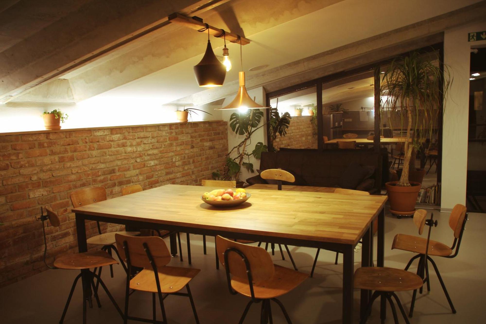 Garage Hostel Nova Gorica Eksteriør bilde